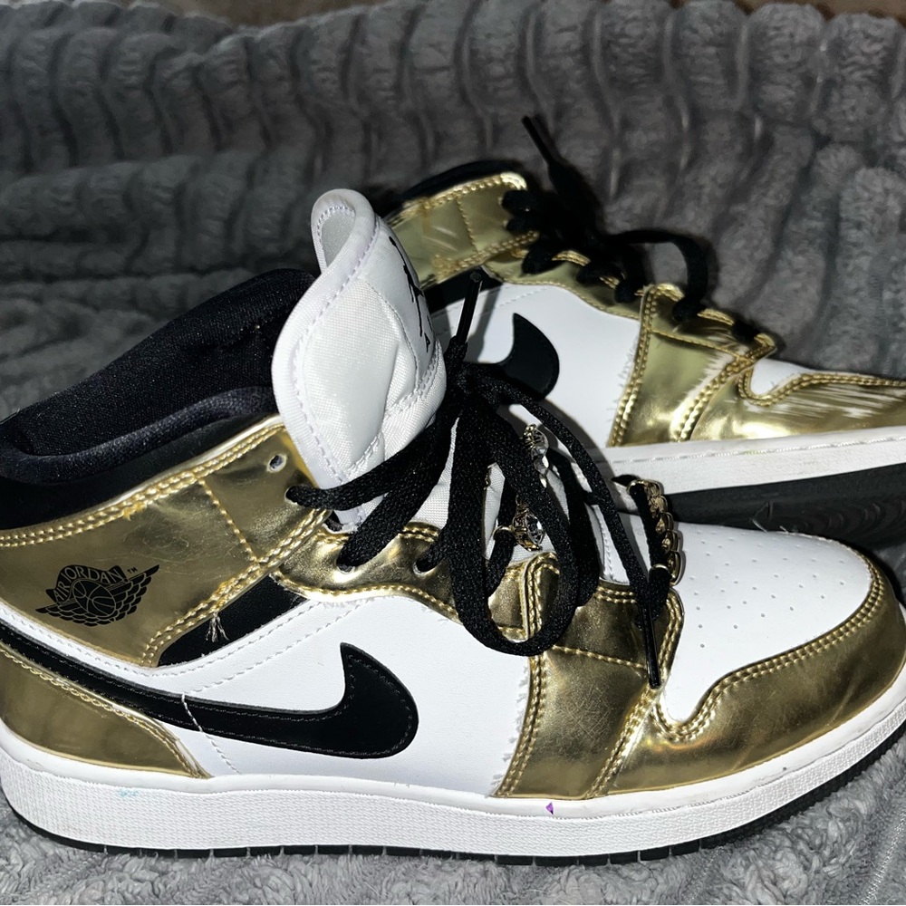 Air Jordan 1 mid Metallic